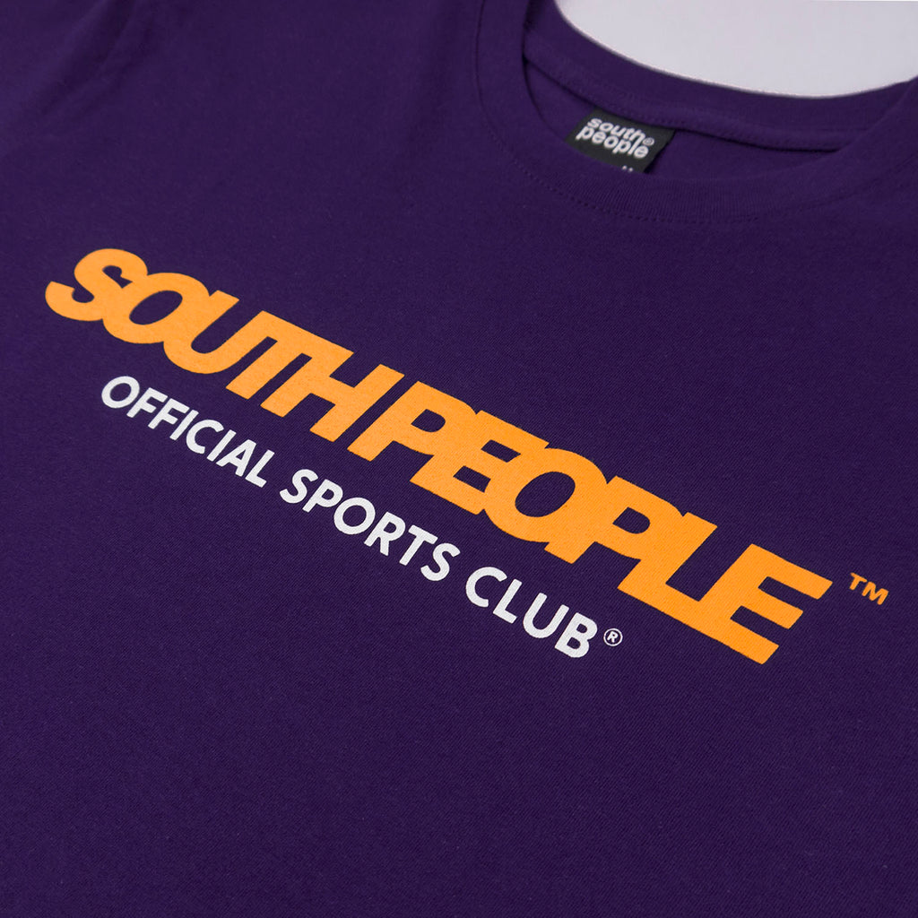 Camiseta color morado logo south people detalle