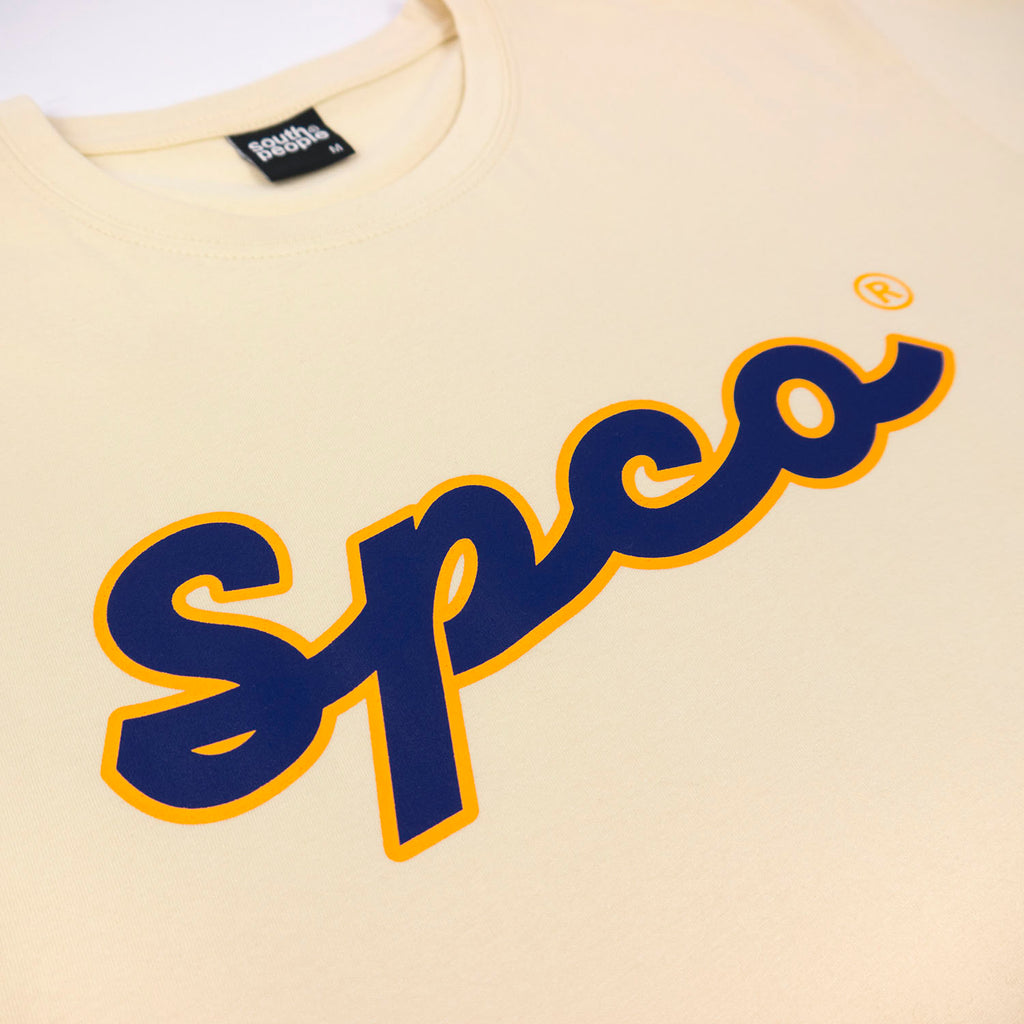 Camiseta color crema logo south people detalle