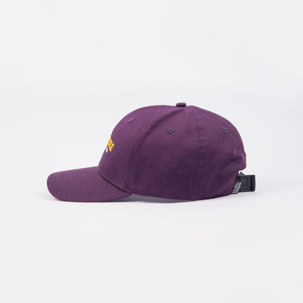 Lateral gorra color morado logo south people